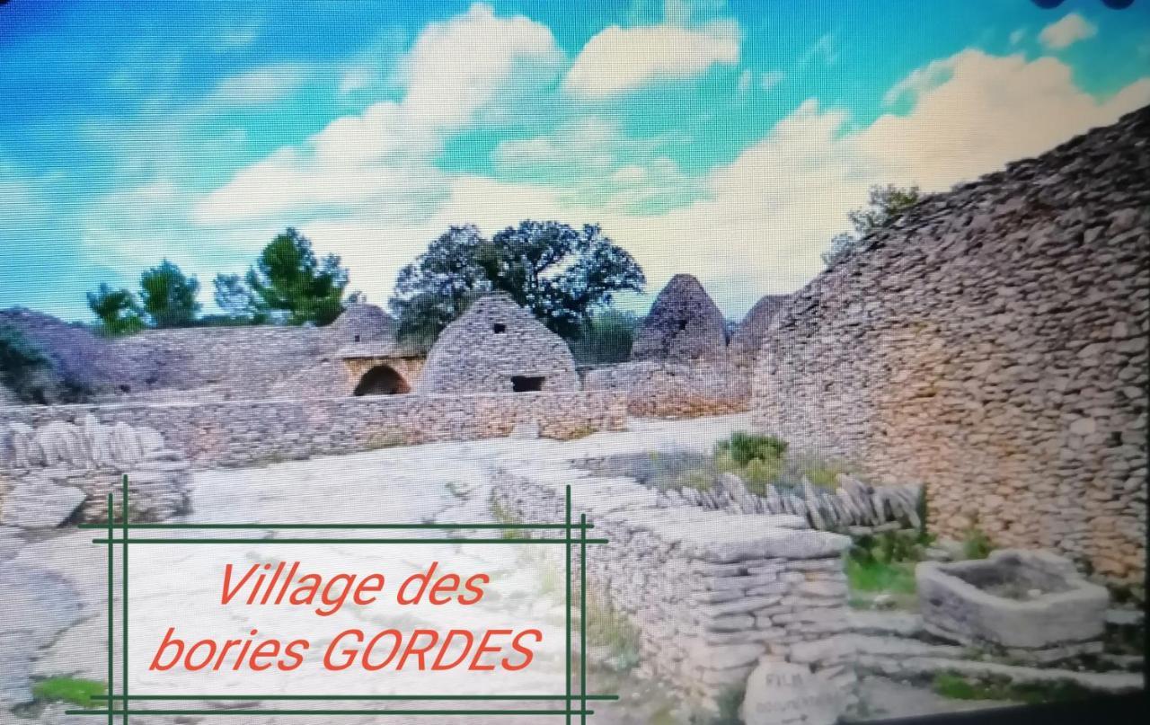 La Fee Viviane Et Michel L'Enchanteur Robion en Luberon Exterior photo