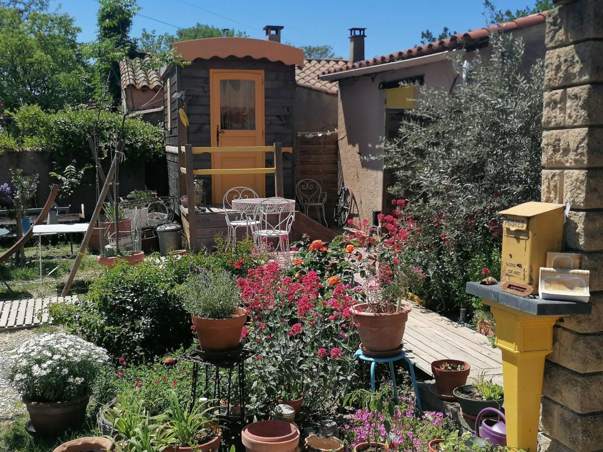 La Fee Viviane Et Michel L'Enchanteur Robion en Luberon Exterior photo